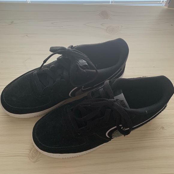 Black and White Nike Air Force - Picture 5 of 9